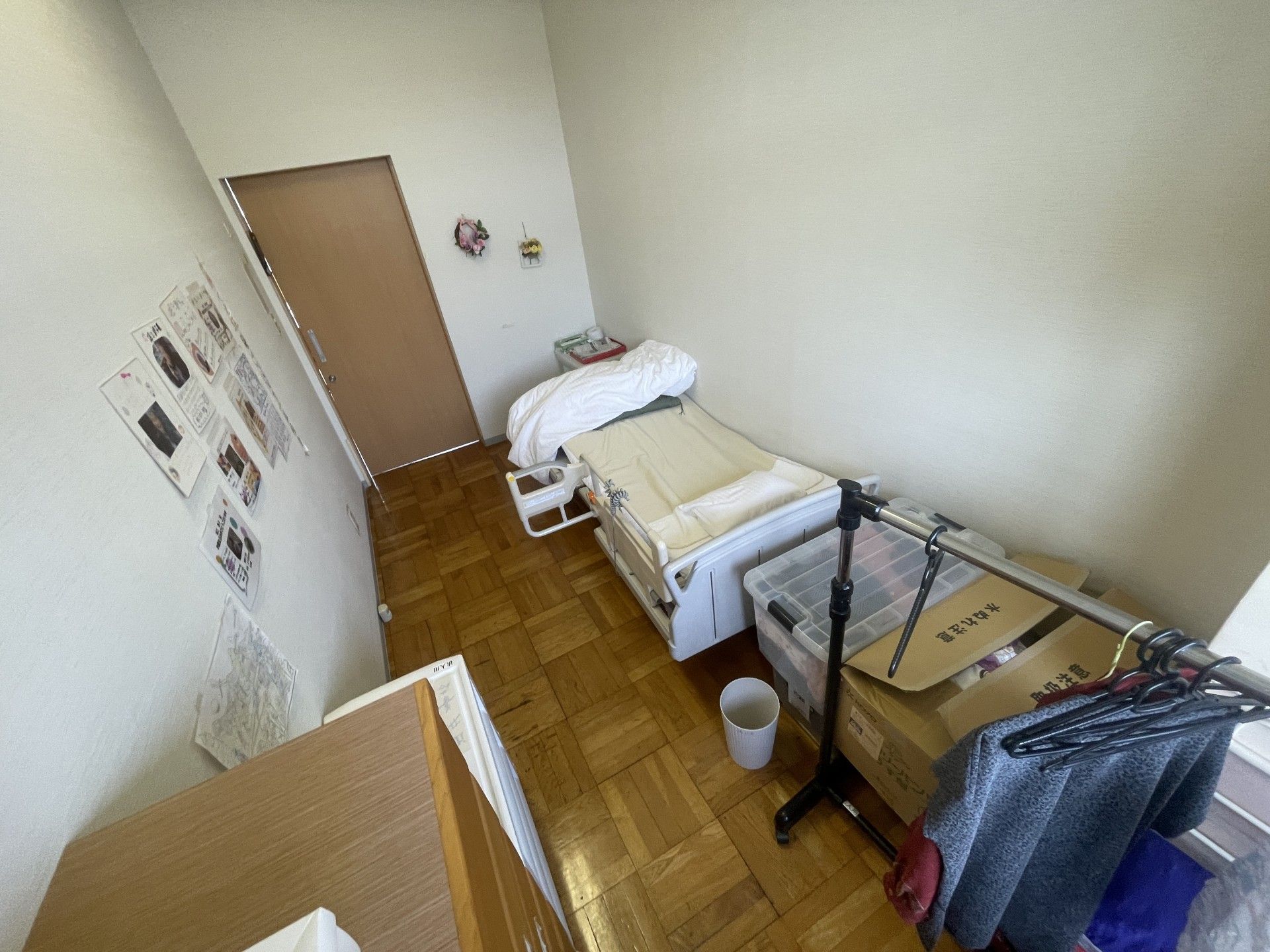 シンプルな個室の様子