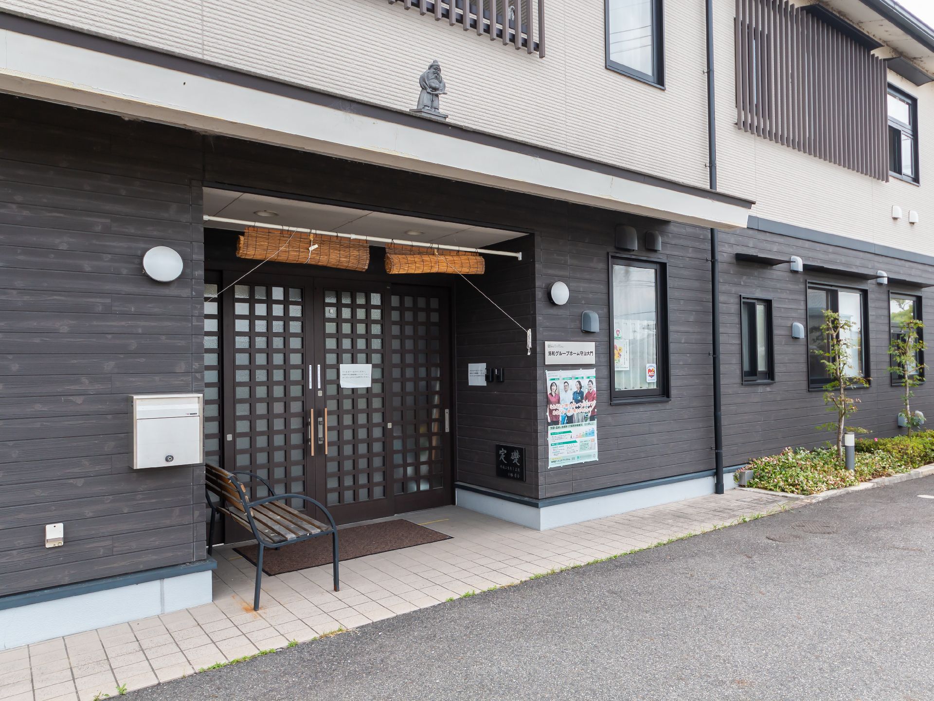 バリアフリー化されて段差が極力取り除かれている玄関