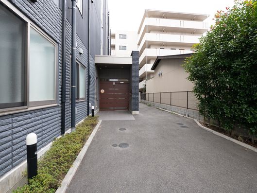 玄関アプローチ