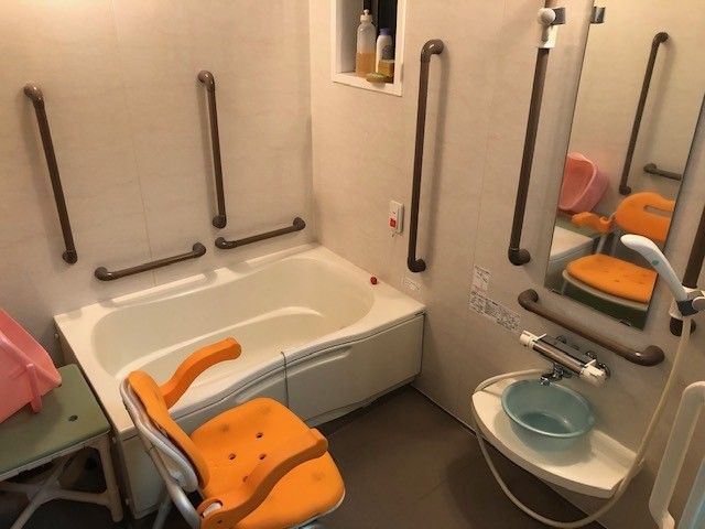 バリアフリーの浴室設備