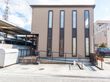 スロープ付きの建物外観