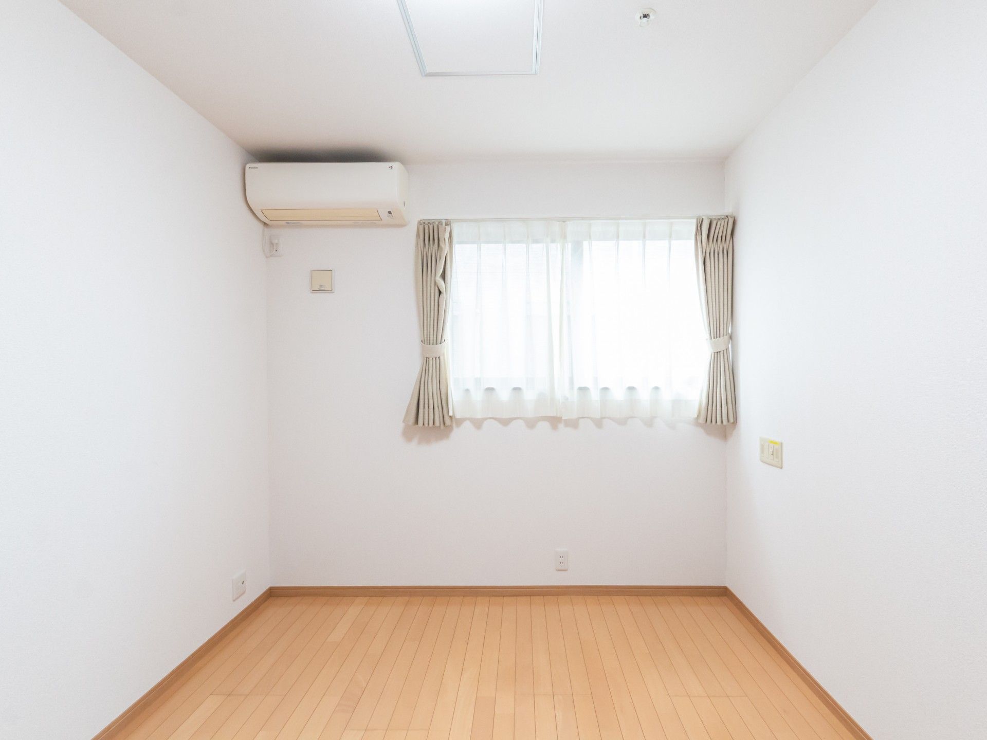 明るい個室の一角