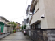 住宅街の路地と建物