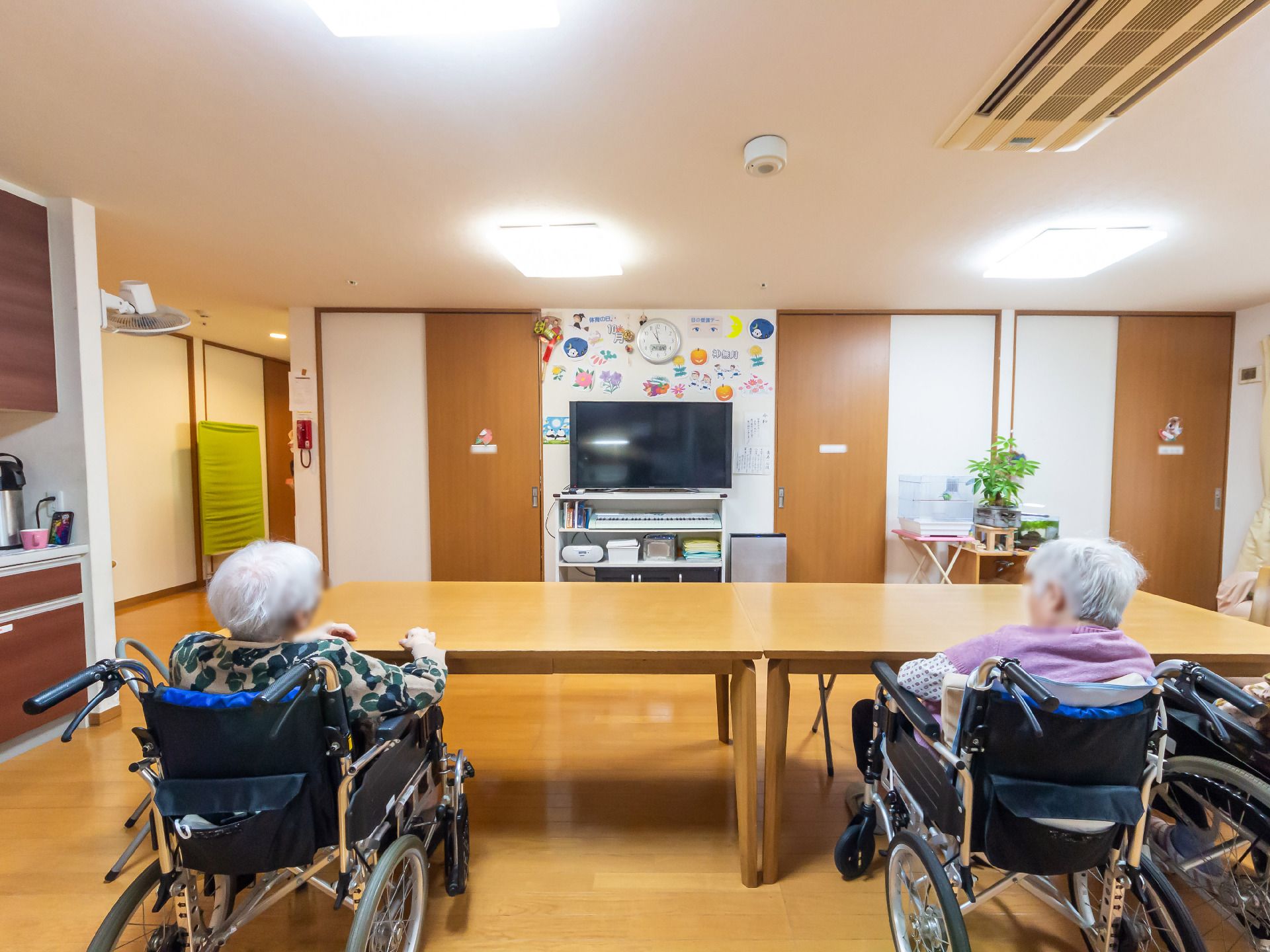 談笑している様子の共有スペース