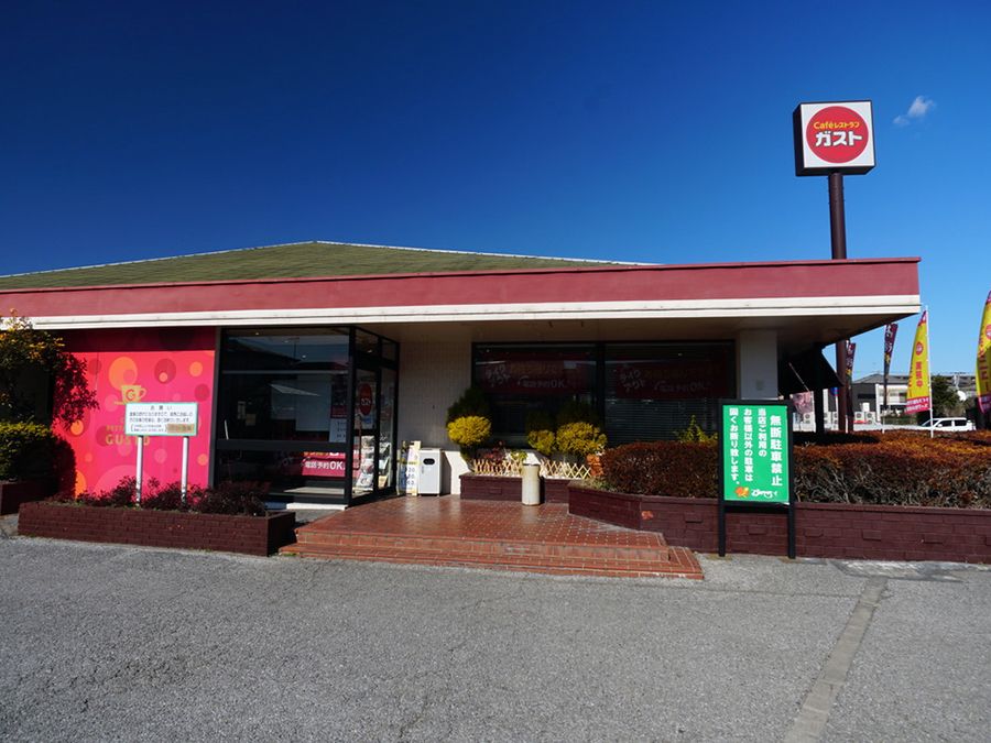 施設の近くにファミリーレストランがあり、徒歩で行くことができる。ご家族との外食時にも利用することができる。