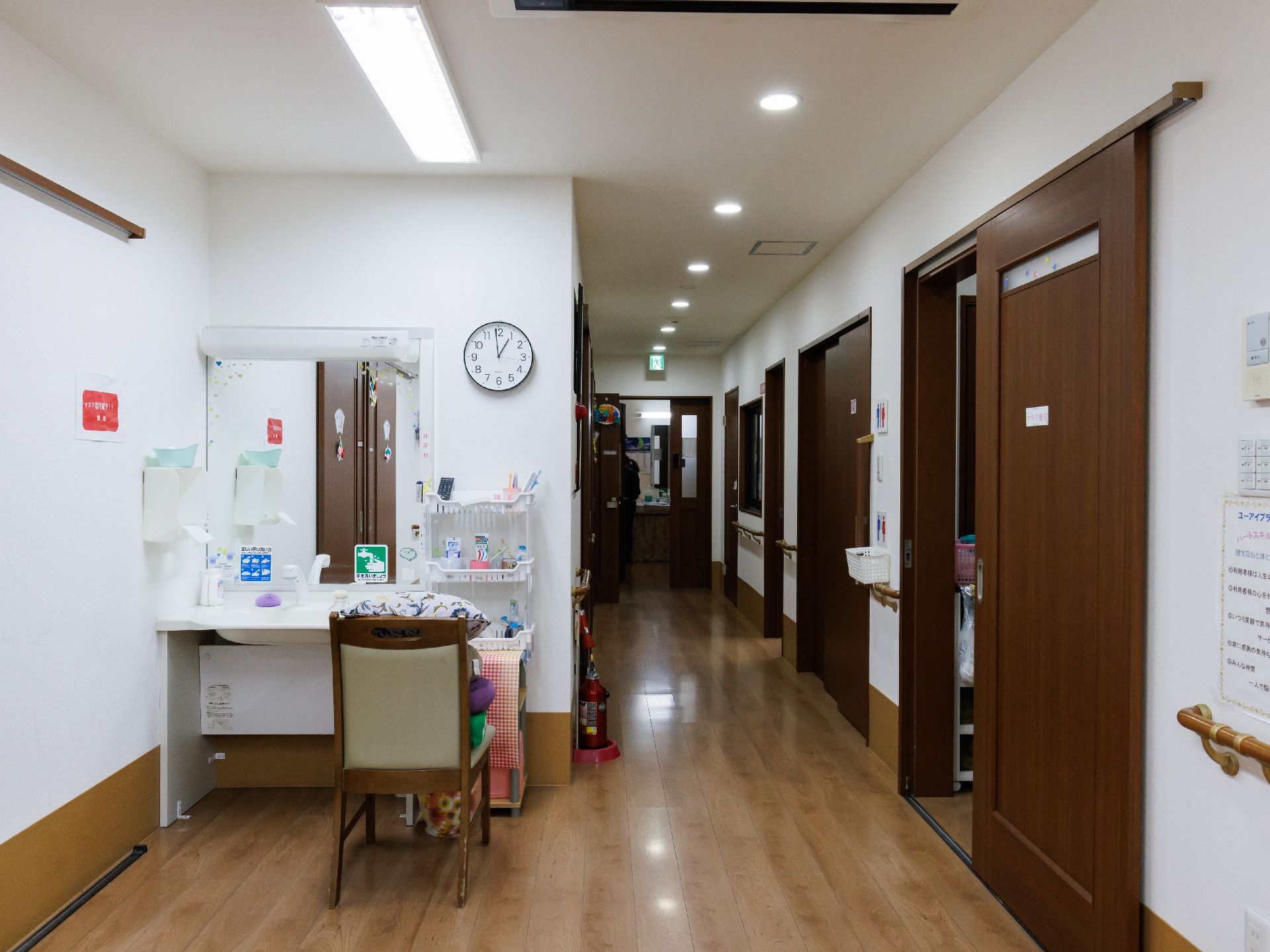 手すりを設置した廊下