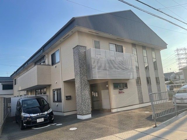 ゆったりとした外観の建物