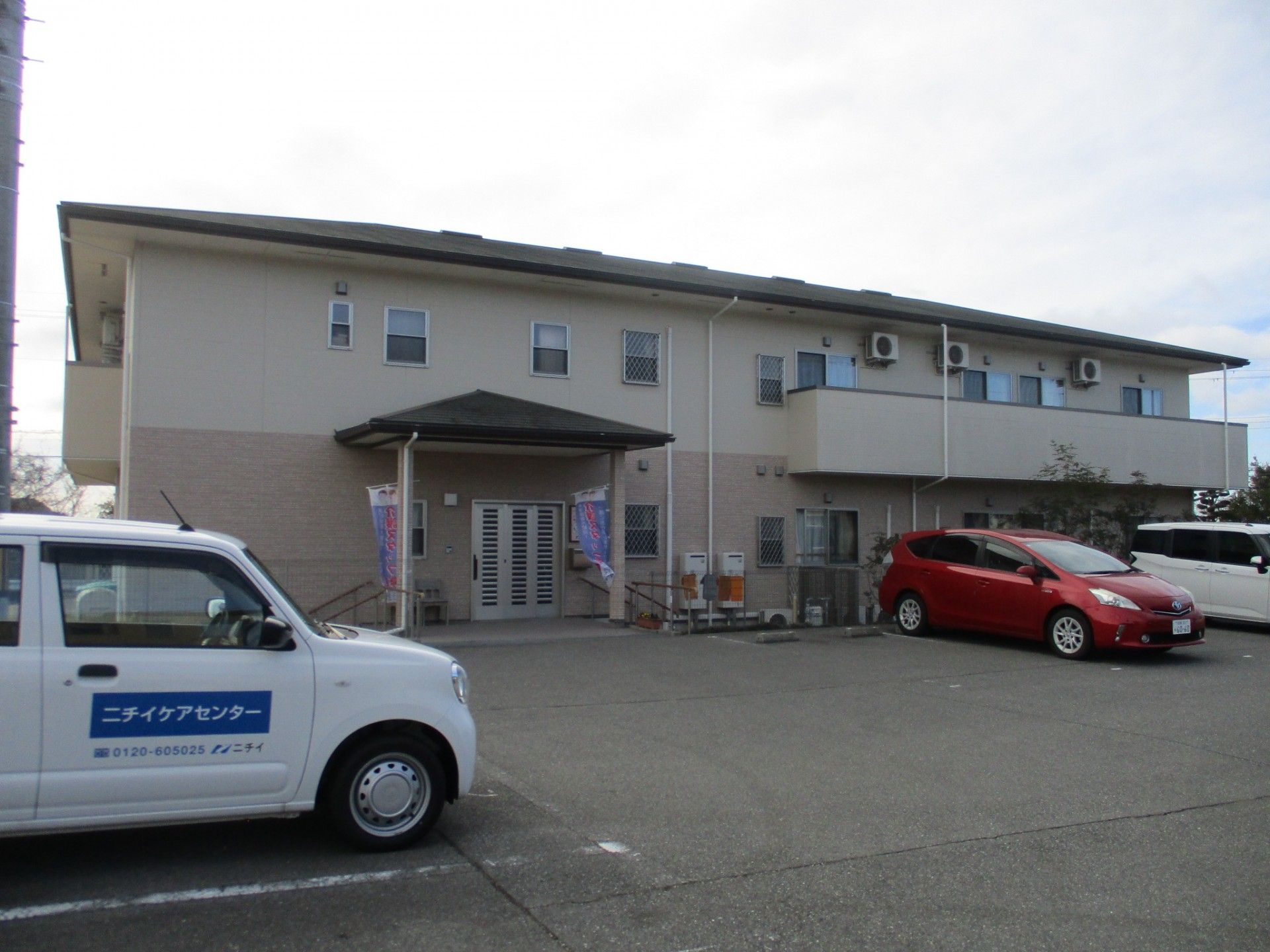 ゆったりとした建物正面