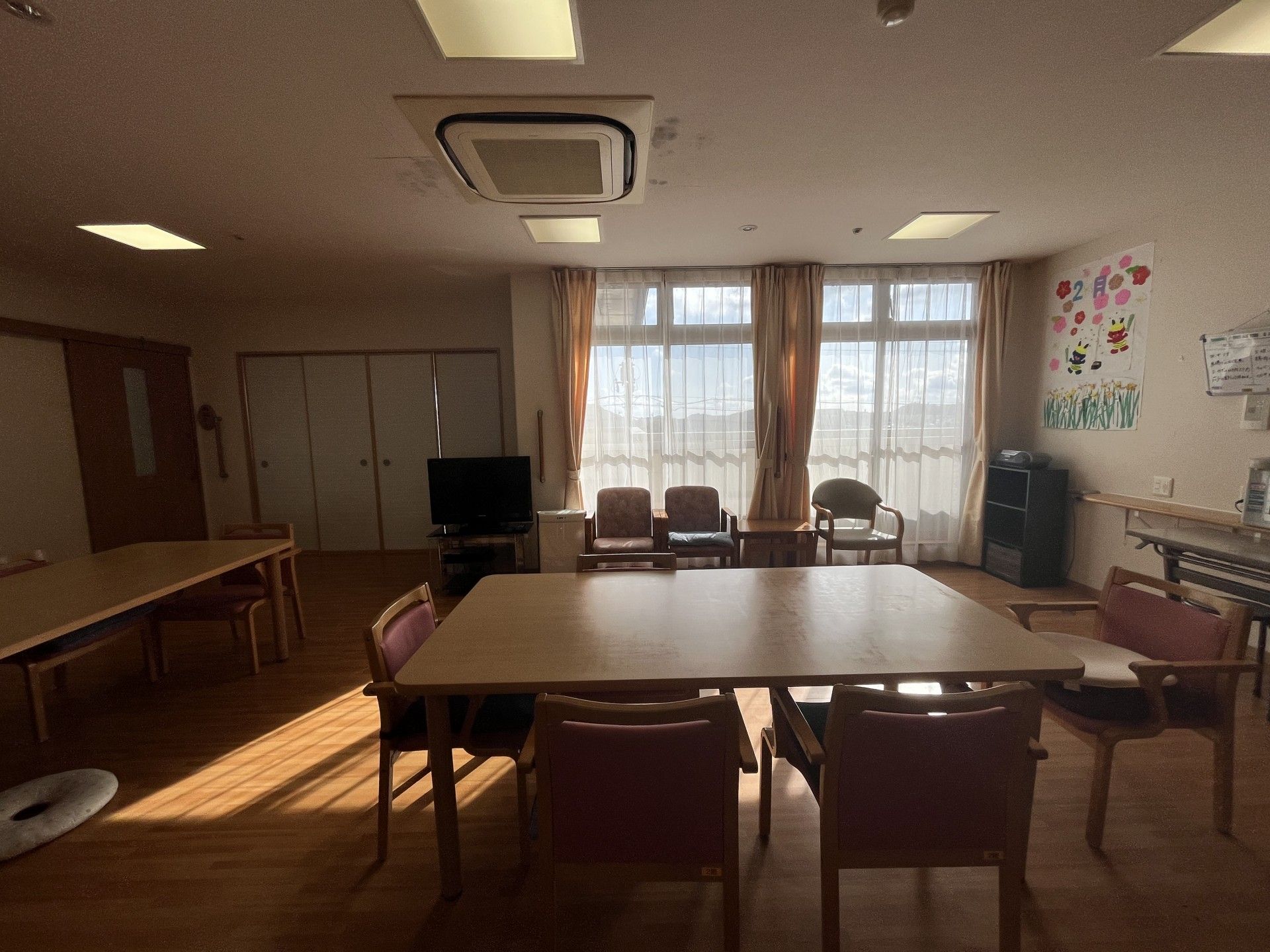 日差しが差し込む部屋