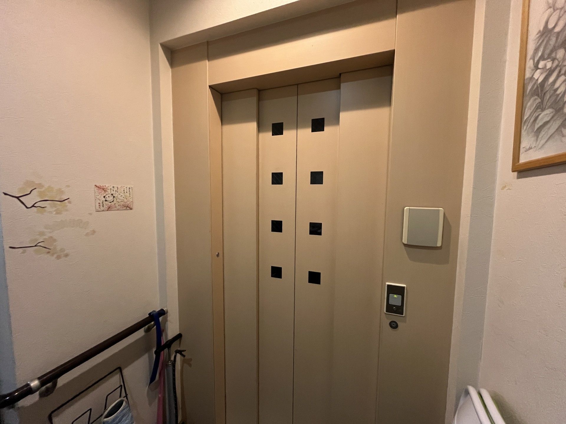 安全なエレベーター入口