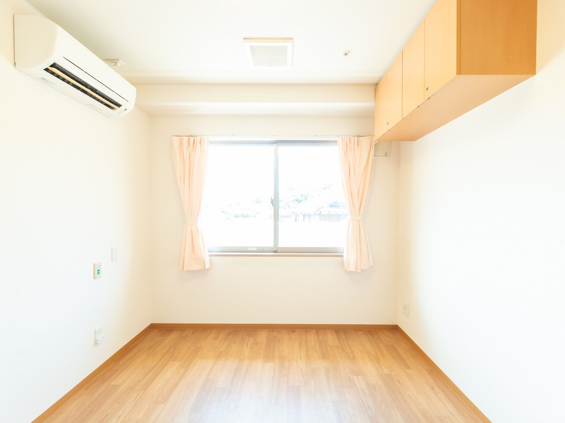 明るく清潔な個室空間