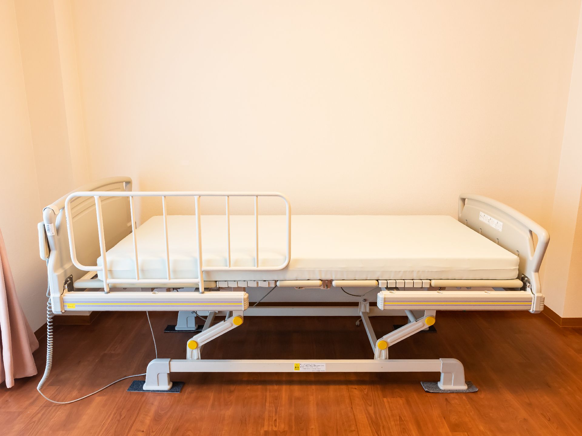 居室に設置され、入居者が寝起きする場として使う介護ベッド