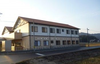 ゆったりとした施設の外観