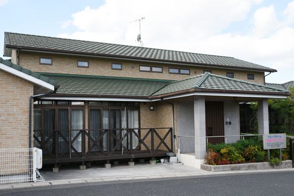 ゆったりとした玄関のある建物