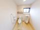 介護施設の廊下とトイレの様子