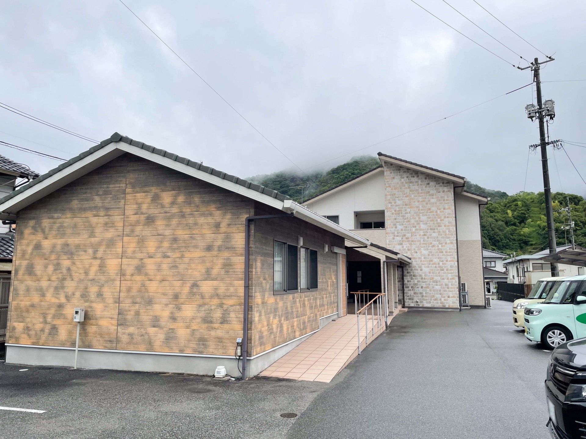 外観と駐車スペース