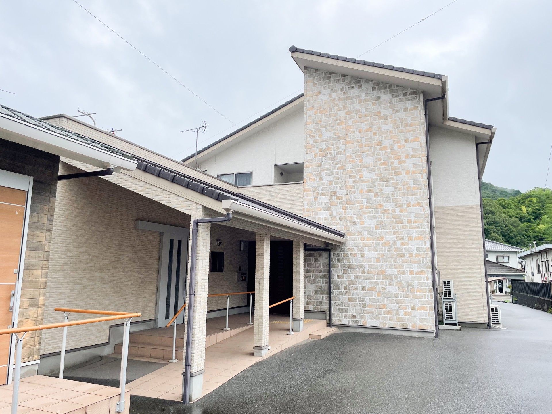 石造りの外観の建物