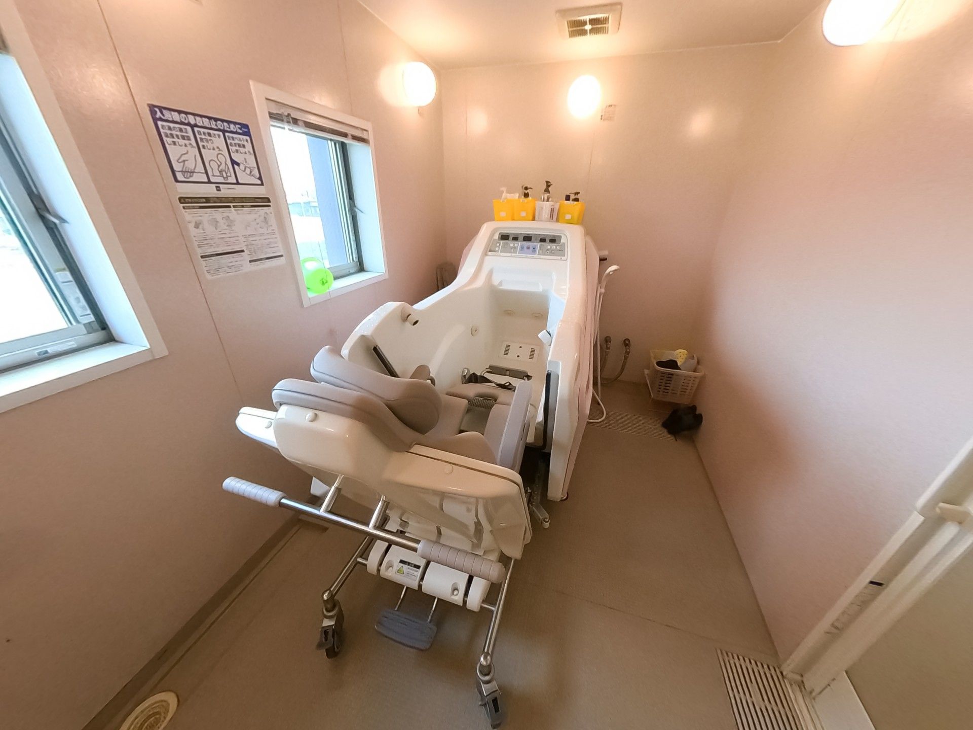 快適な入浴設備の部屋