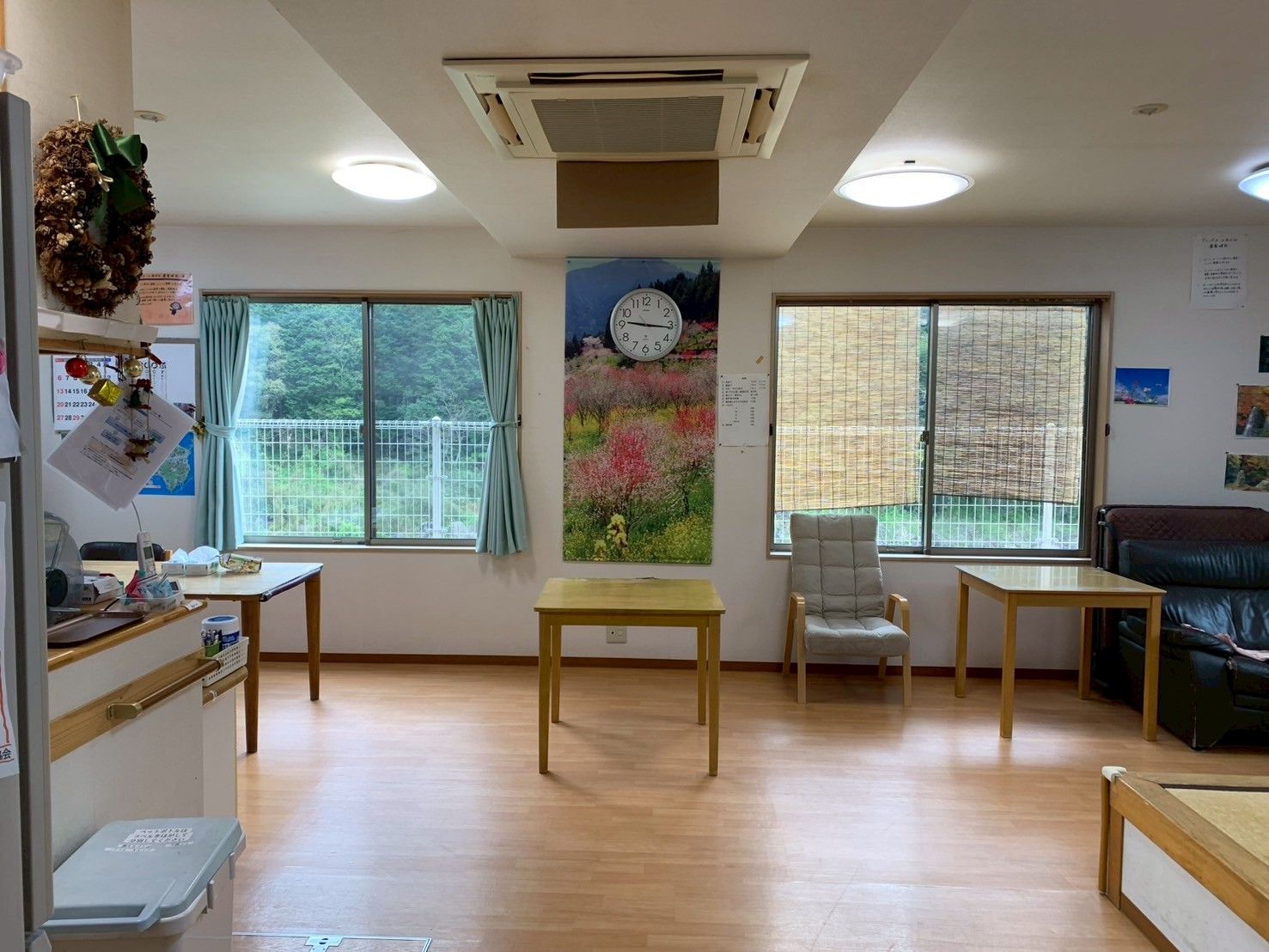 窓際の明るい部屋