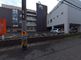 建物の外観と周辺の道路
