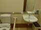 バリアフリー設計のトイレ空間
