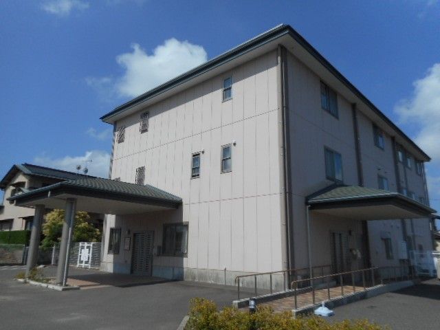 ゆったりとした建物の外観