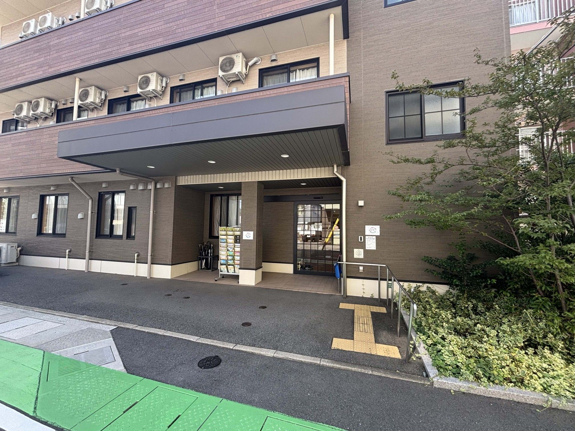 エントランスの外観