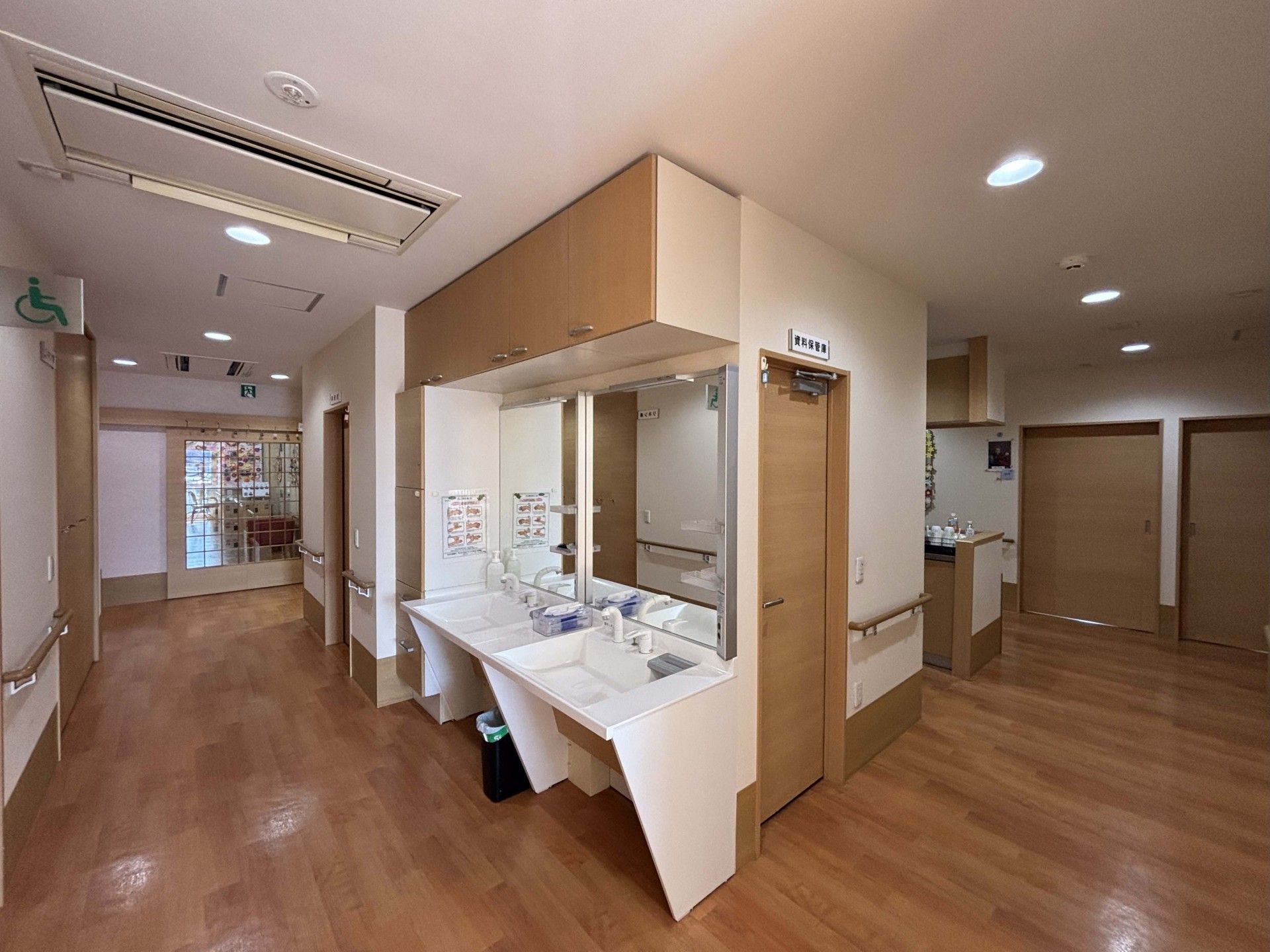 手洗い場と廊下