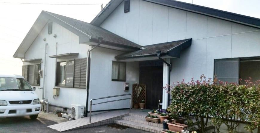 玄関前の外観