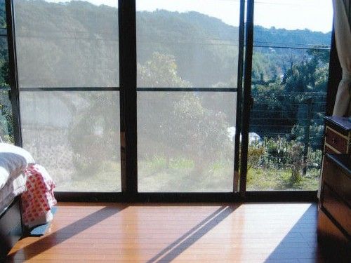 日差しが差し込む部屋