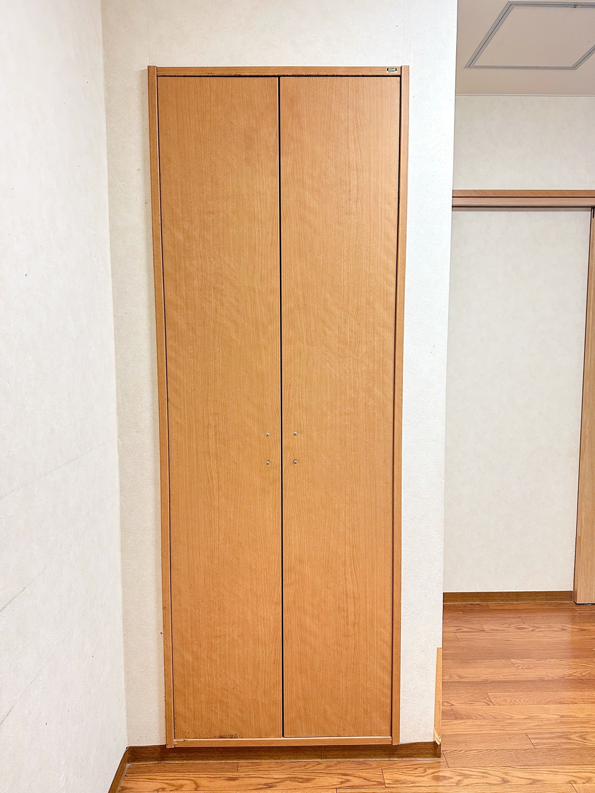 木製の収納扉