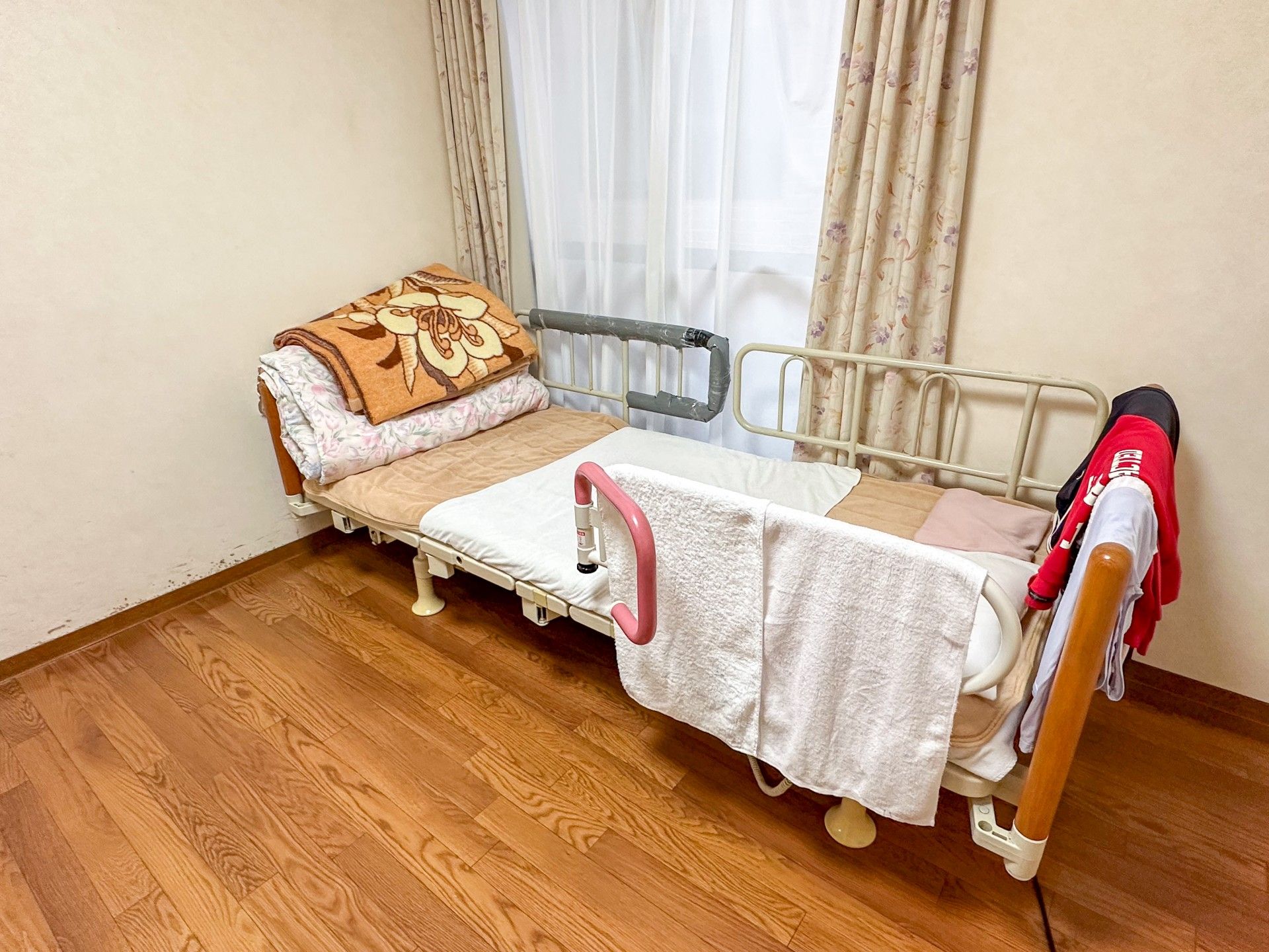 落ち着いた雰囲気の寝室