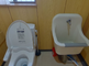 介護施設内のトイレと洗面所