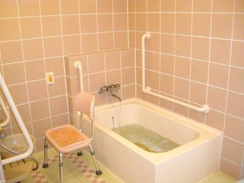 ココファンメゾン大庭の浴室。プライバシーを守りながらご入浴をゆっくりとしていただけます。