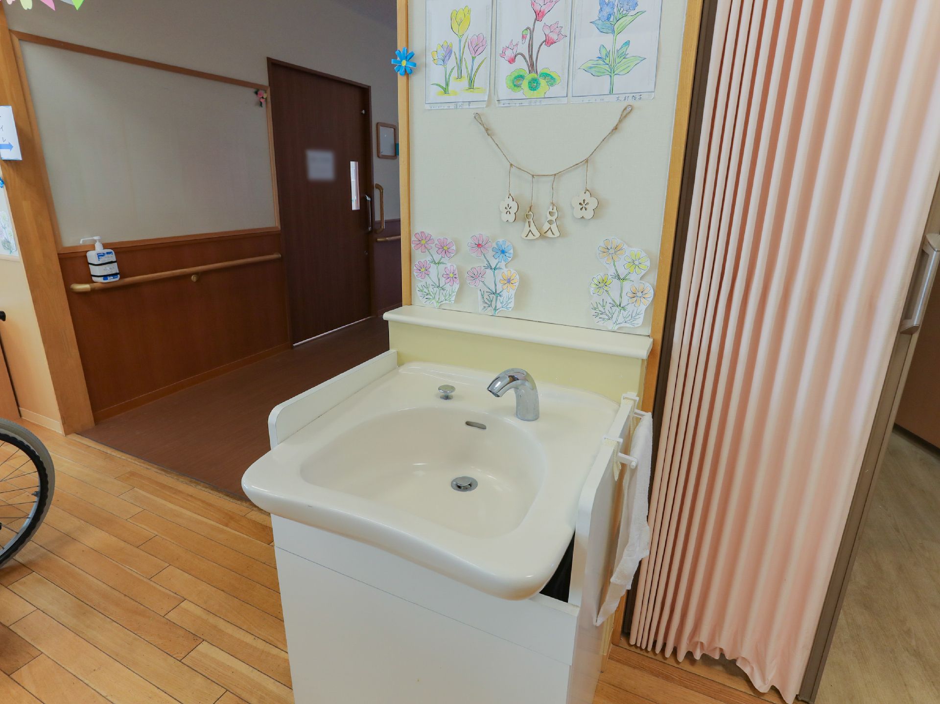 洗面台が設置された共用スペース