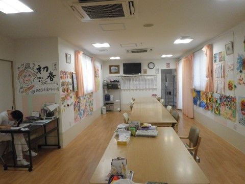 スタッフや入居者様同士で、作品を制作するなどして楽しめる場所。制作した作品を展示するなど、後日も楽しめるよう配慮している。