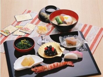 菜の花の和え物、黒豆や数の子や海老、雑煮とデザートのセット