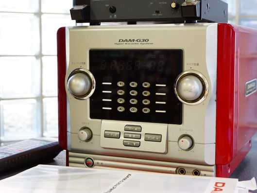 カラオケマシン