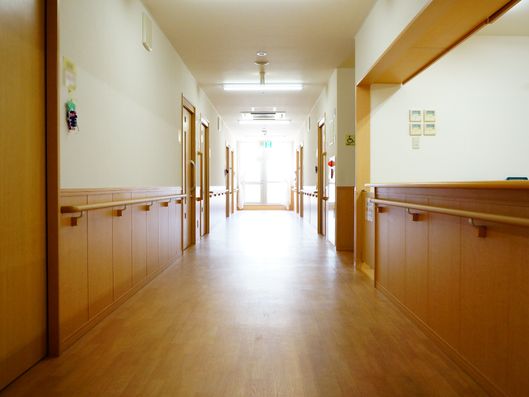 職員室から見える廊下