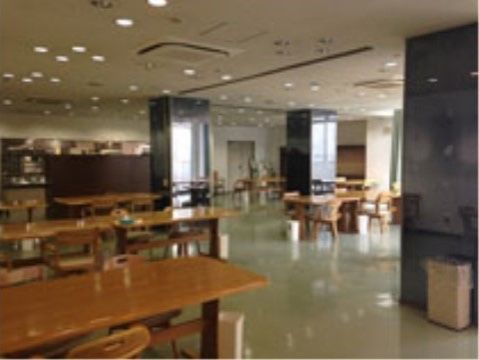 椅子が設置されている共有スペース