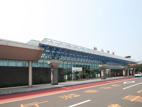 段差のない介護施設の玄関