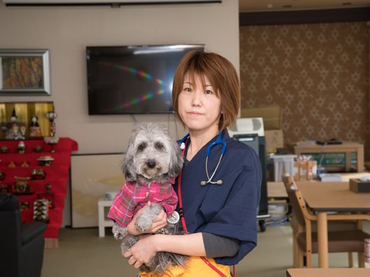 スタッフとセラピー犬