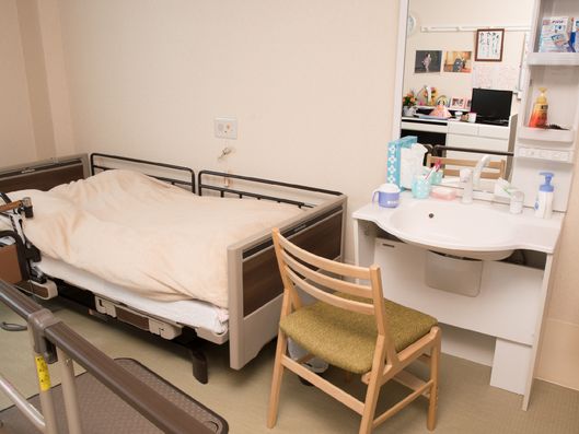 洗面台とベッド