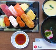 握り寿司と茶碗蒸しと吸い物のセット