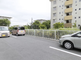 介護施設の正面と駐車場