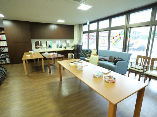 大きな窓の共有スペース
