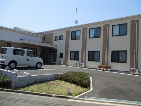 自然溢れる環境に囲まれた当施設。各部屋に大きな窓があり、四季の自然の様子を感じながら過ごしていただける。