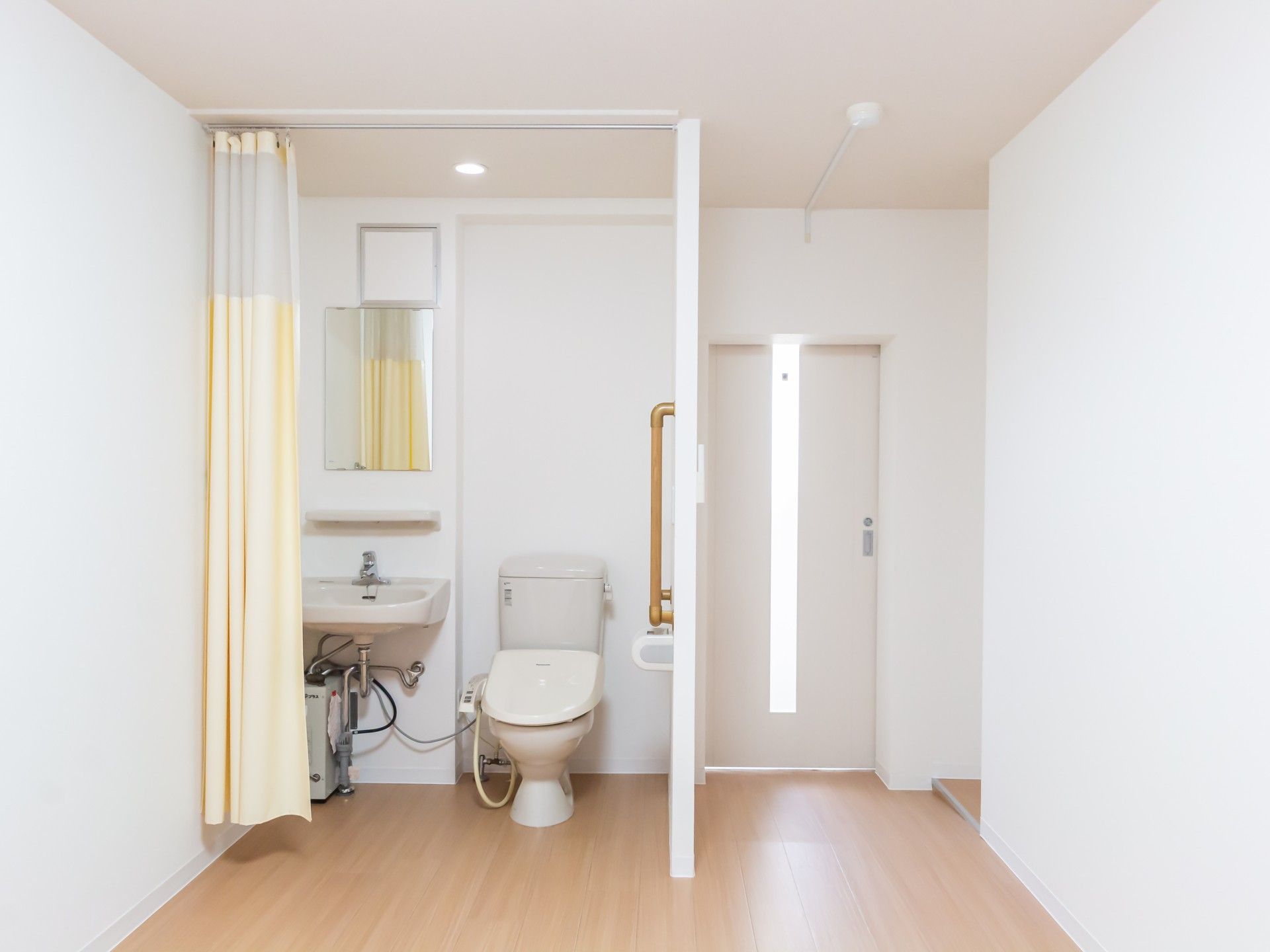バリアフリーのトイレ空間