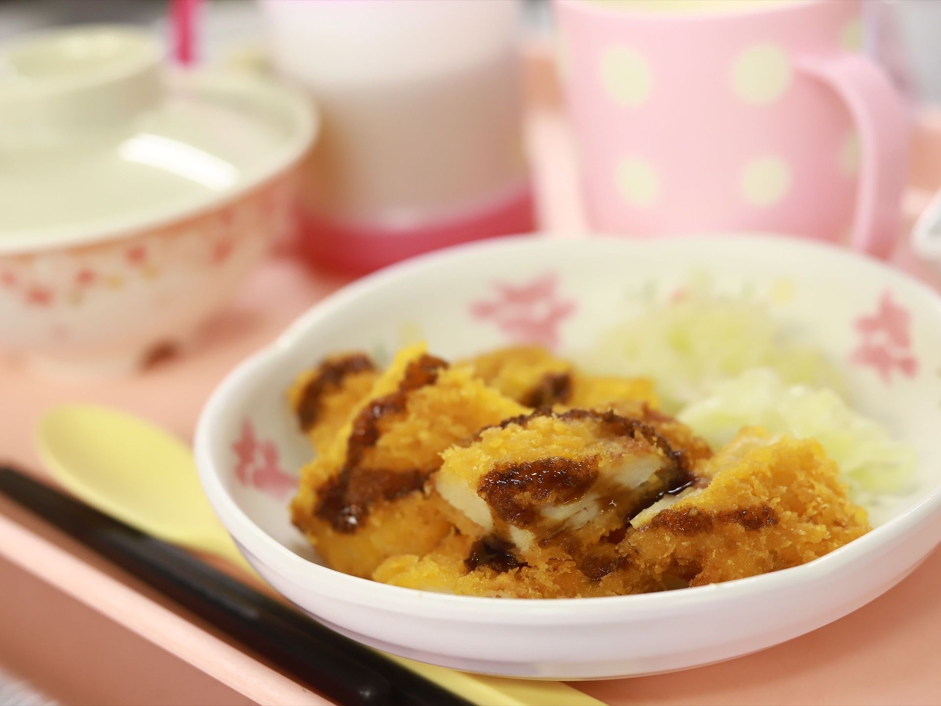 日々入居者様にはあたたかい手作り料理が提供されている。美味しく料理が楽しめるよう献立には工夫がされている。
