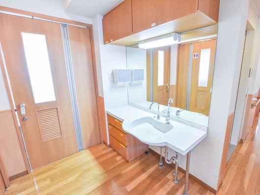 共用トイレ前の洗面台